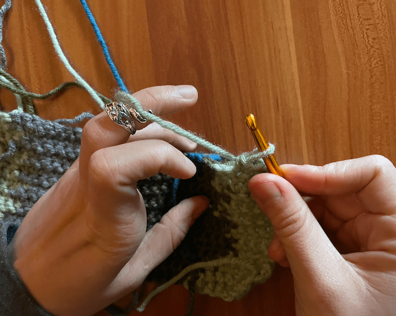 crochet with yarn guide ring above the knuckle