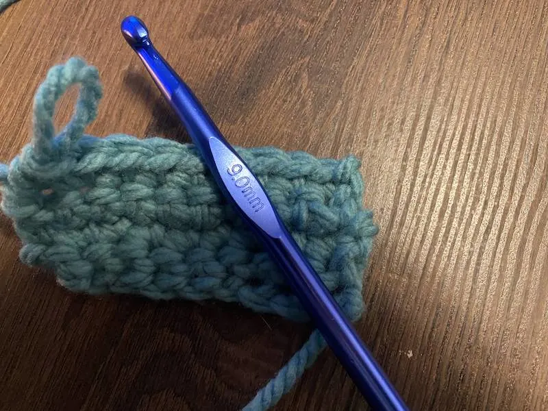 crochet swatch with large hook and thick yarn